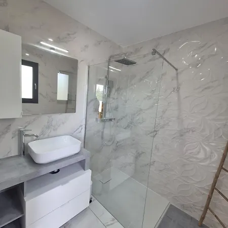 La Signature By Berenice Contemporary With Pool For 6 Guests